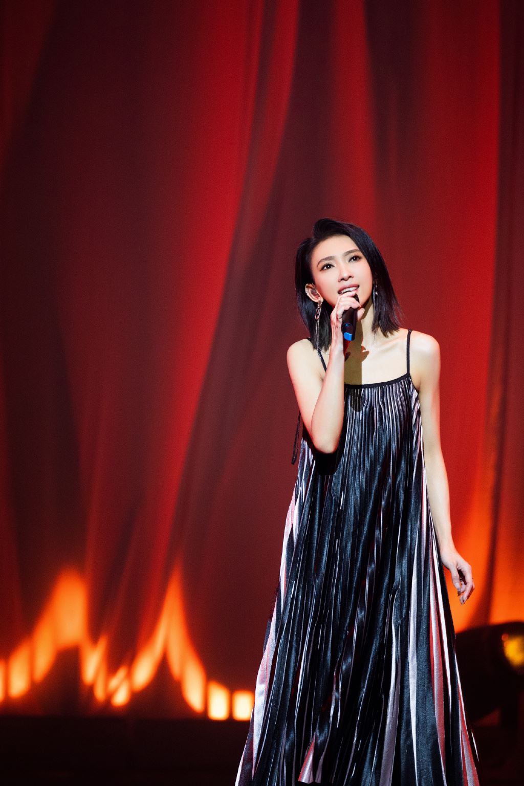 戴佩妮这次终于忍住了❗5年前唱《怎样》的跑音大哥又来啦🤣