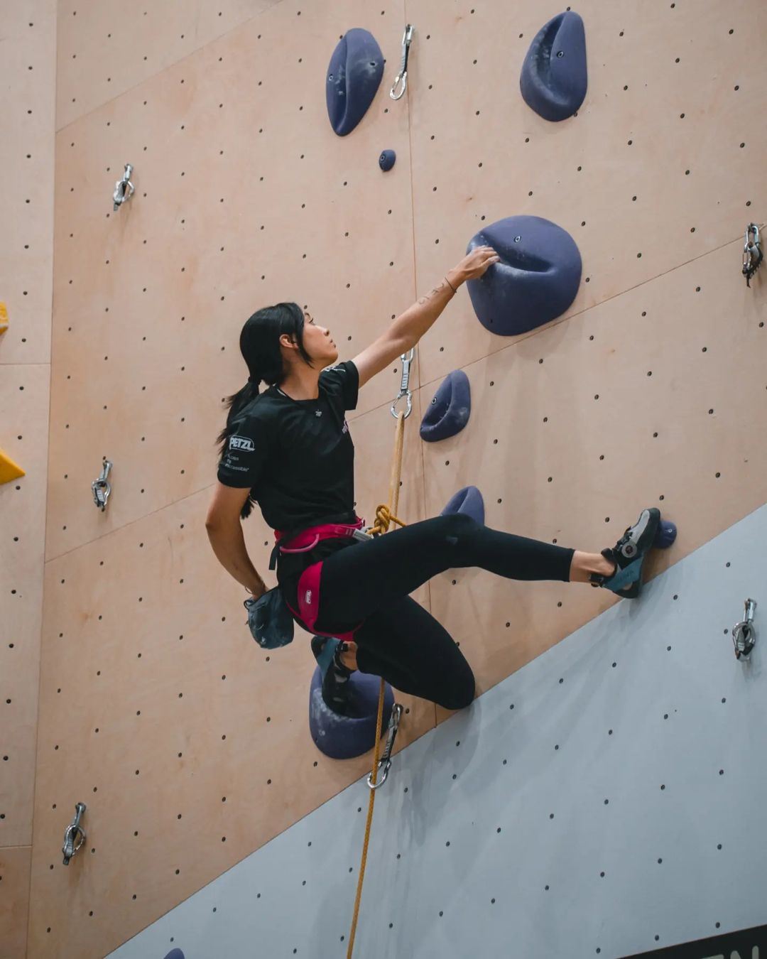 🇲🇾小姐姐挑战单杠意外走红❗原来是攀岩运动员🧗‍♀️