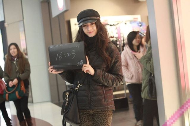 迪丽热巴大学街拍曝光！网友赞爆：纯天然美女