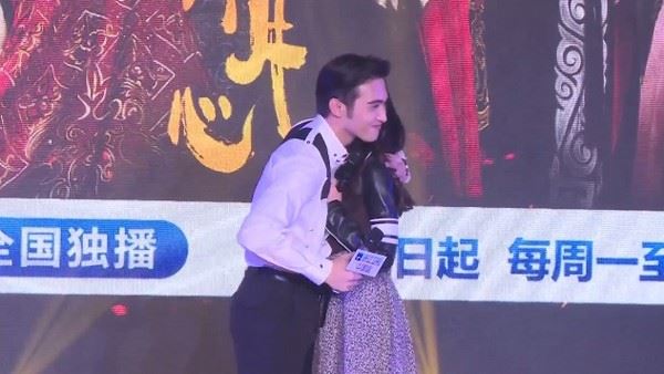 迪丽热巴学秦王撩妹 竟然对张彬彬这么做...