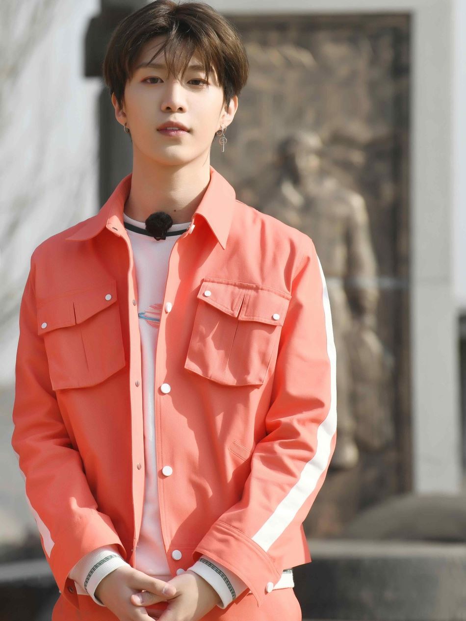 《奔跑吧》范丞丞来了！邓超baby强风机前挑战吃面超爆笑