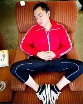 《奔跑吧》怪癖大曝光!邓超爱穿女装?!杨颖热巴更是让人傻眼