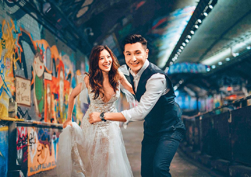 【多图】中式婚照 + 喜帖曝光！陈展鹏1013娶单文柔