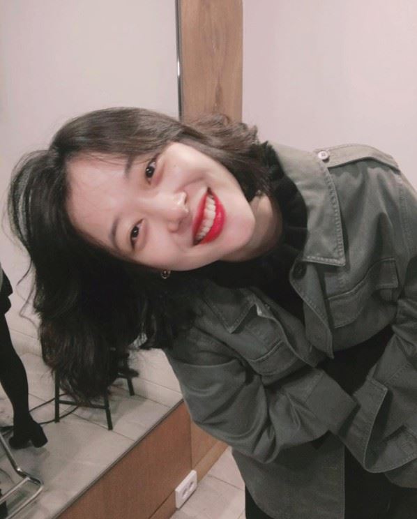 颜值撑起发型!雪莉甜美短发造型 网友:比krystal有仙气