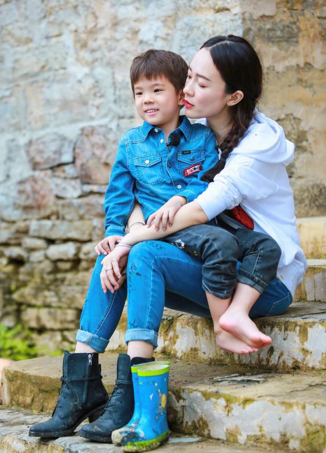 嗯哼在学校被欺负！妈妈霍思燕「这样做」获网友推爆