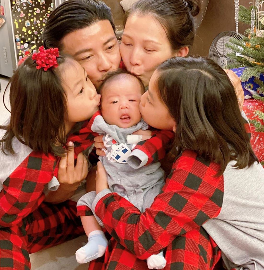 ［内附影片］12年结婚纪念日  张晋「突袭」老婆　一招搞定蔡少芬！非常甜蜜！