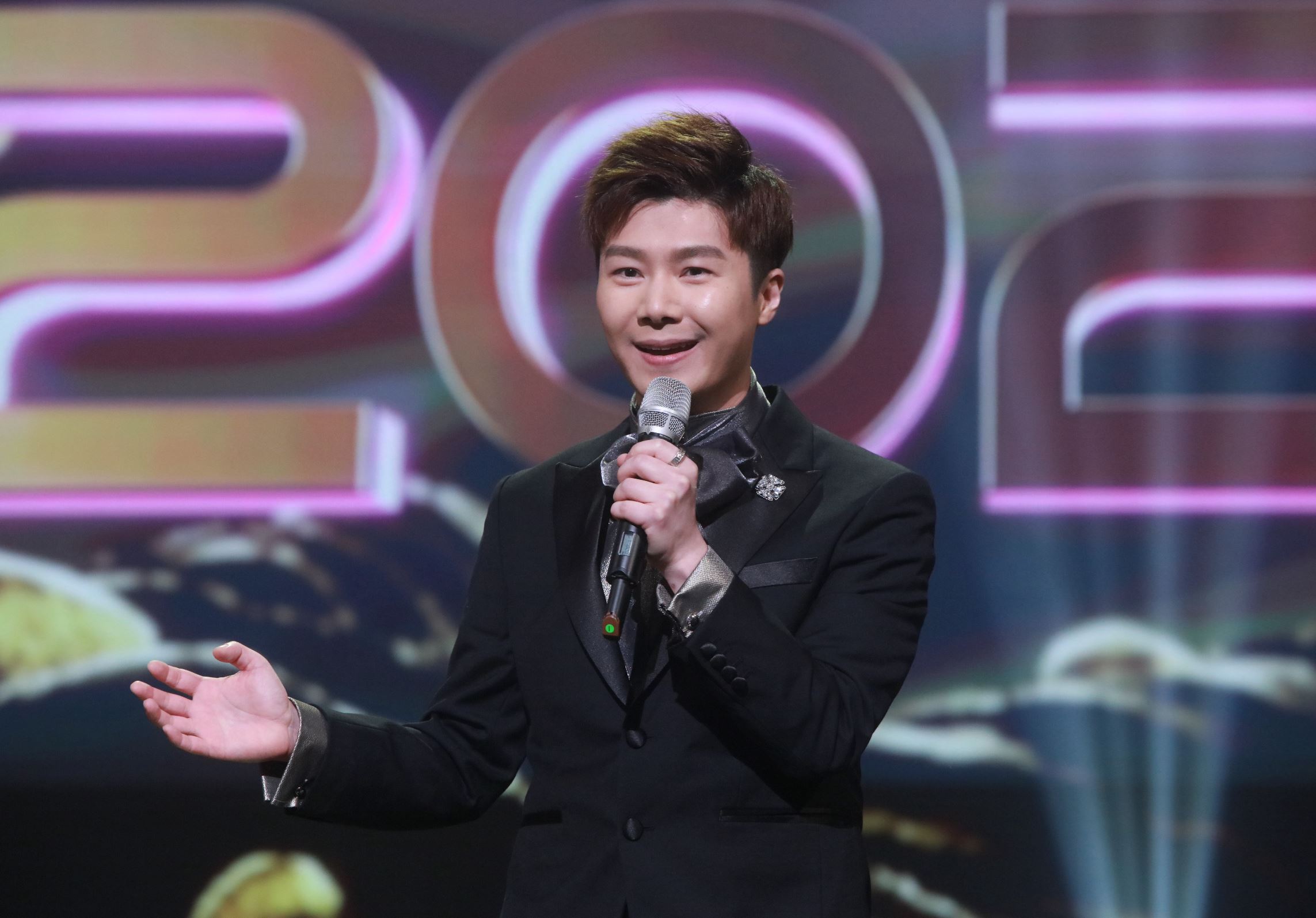 🌟【万千星辉】周奕玮一人主持❗️开场白感动全场🔥网友超like