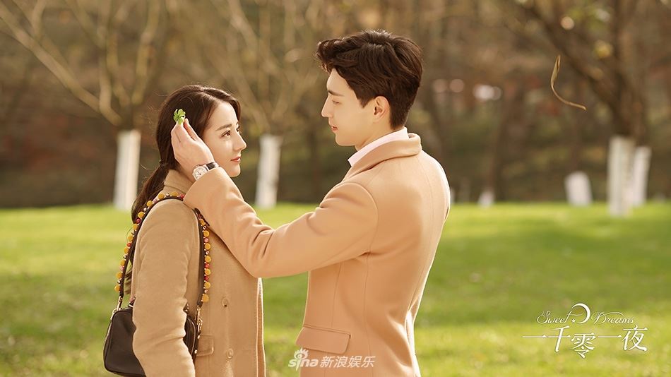 《一千零一夜》剧照公开！迪丽热巴邓伦枫树下亲亲好唯美