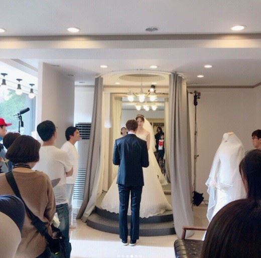 少女时代忙内要嫁了？！徐贤婚纱照曝光 无敌美啊