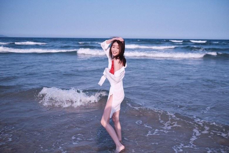 热辣辣的新年！连诗雅晒火红比基尼照