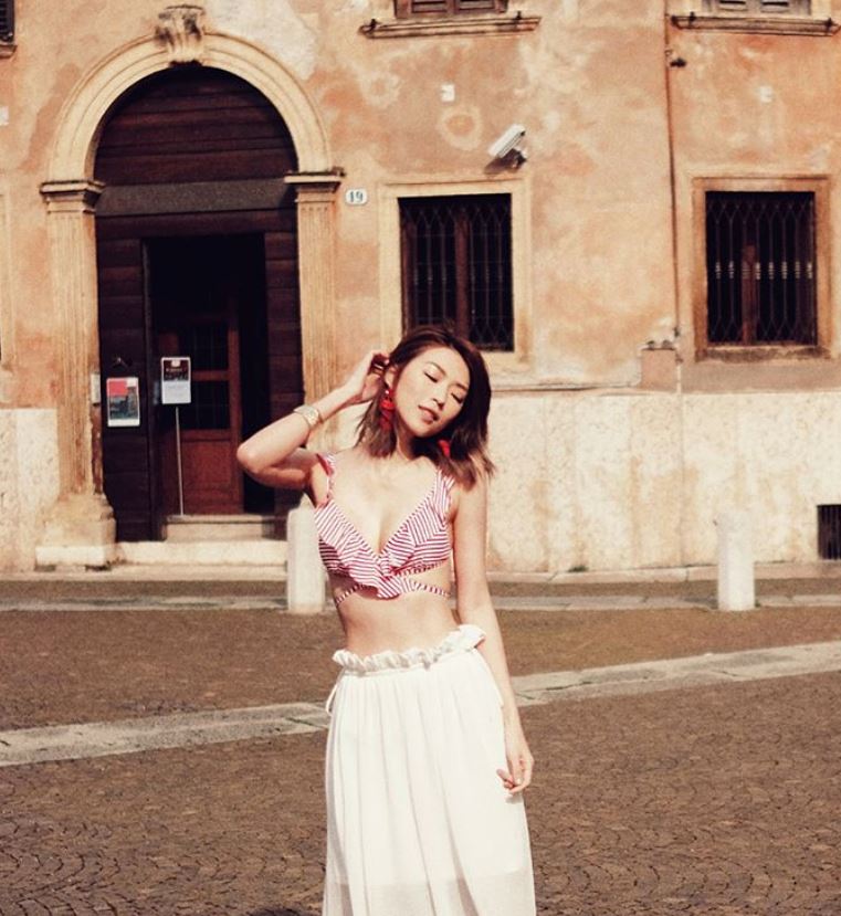 连诗雅上载意大利美照！又露香肩又晒长腿真性感