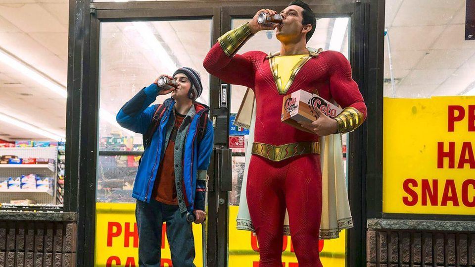 《shazam!》摆脱dc暗黑风格！超能力跟超人有得比！