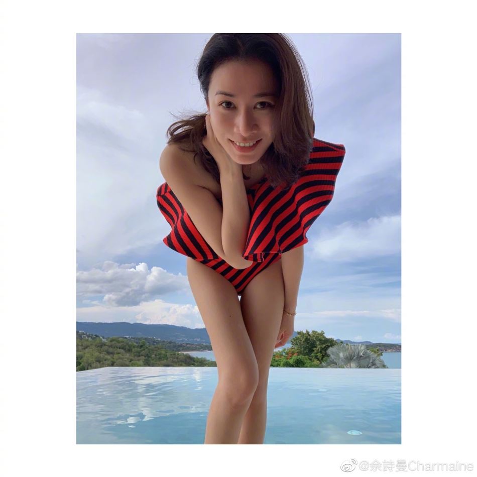 佘诗曼晒性感泳装照啊! 而且是自己设计的