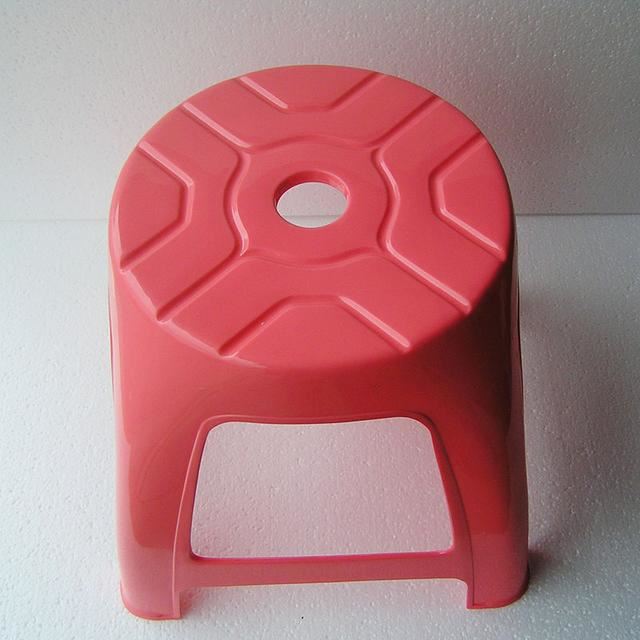 原来如此！塑料椅子中间的洞究竟是干嘛的呢？