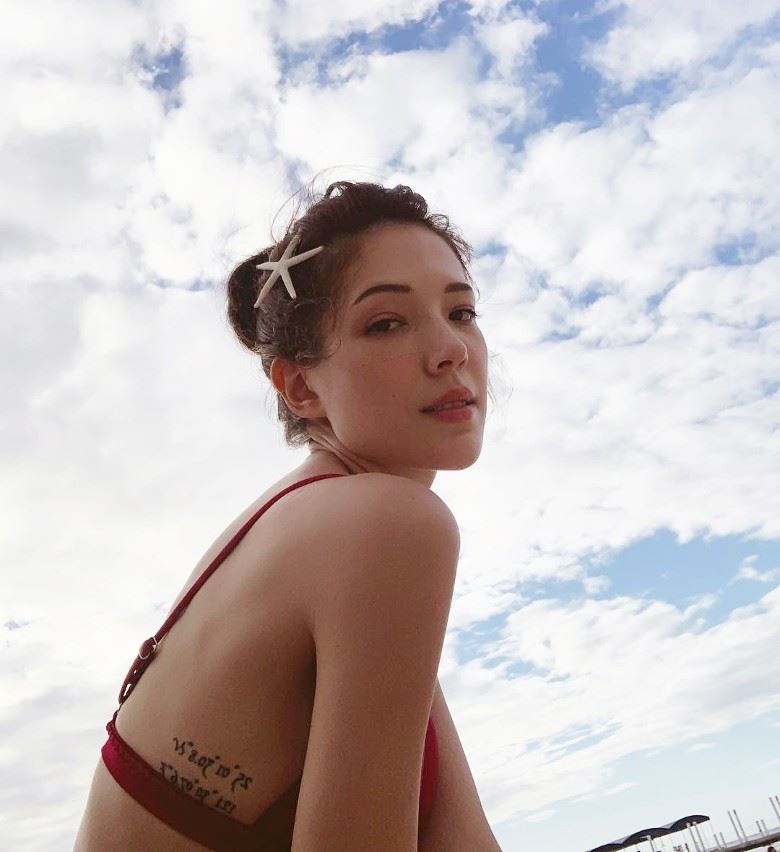 火辣泳装照！许玮甯晒线秀腰大解放