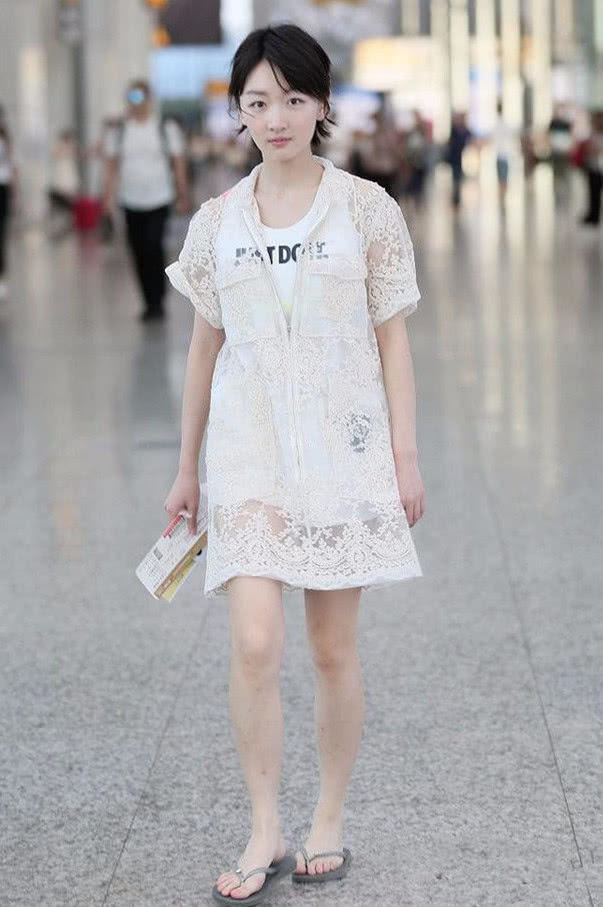 穿人字拖就像赤脚走路!专家:小心脚变内八