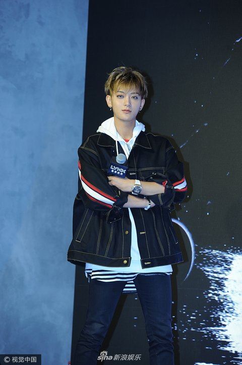 黄子韬变身篮球少年！帅气运球、投篮技术相当了得