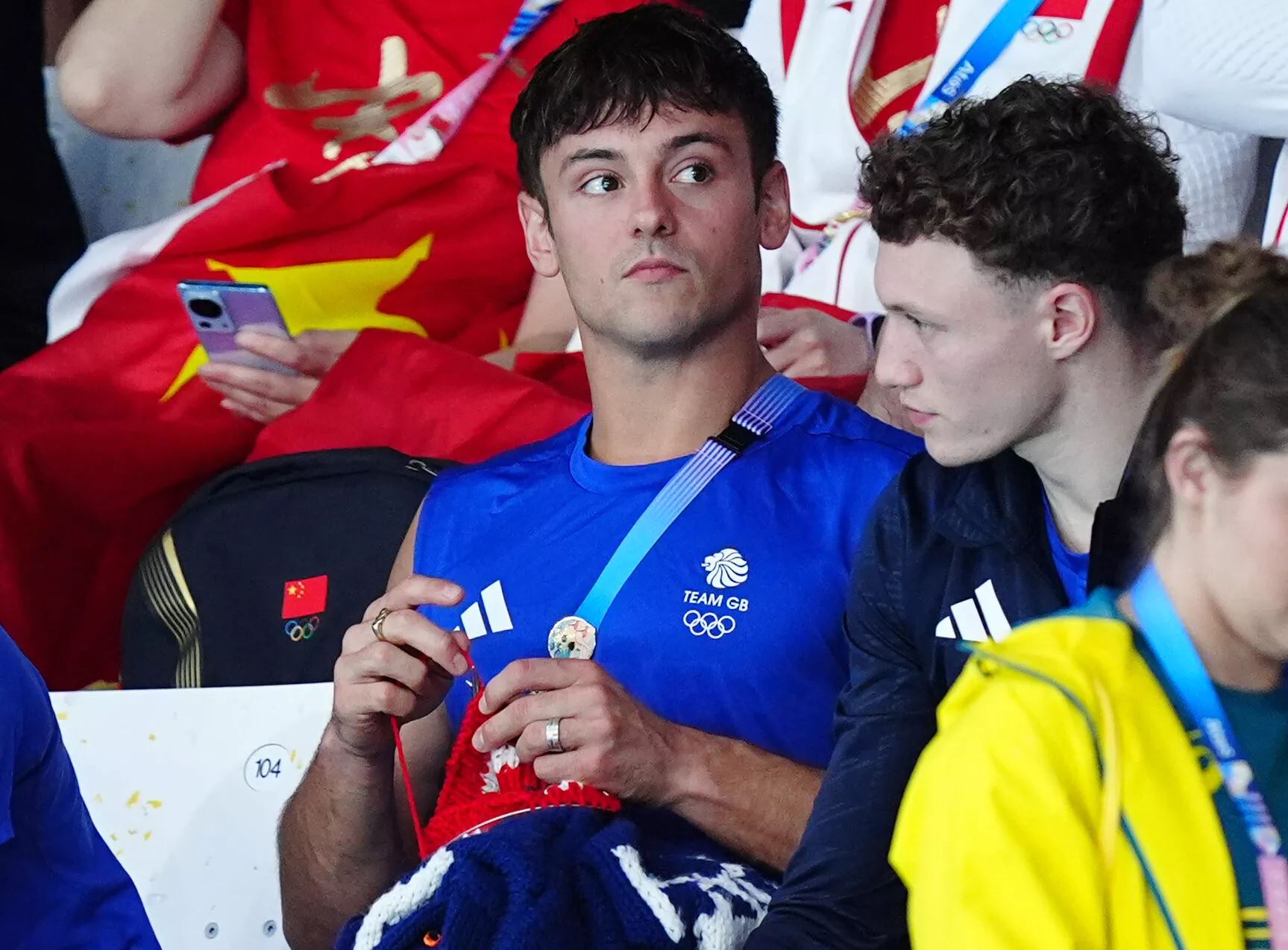 🇬🇧英国跳水王子tom daley现场织毛衣❗网友：每届奥运会固定节目🤣