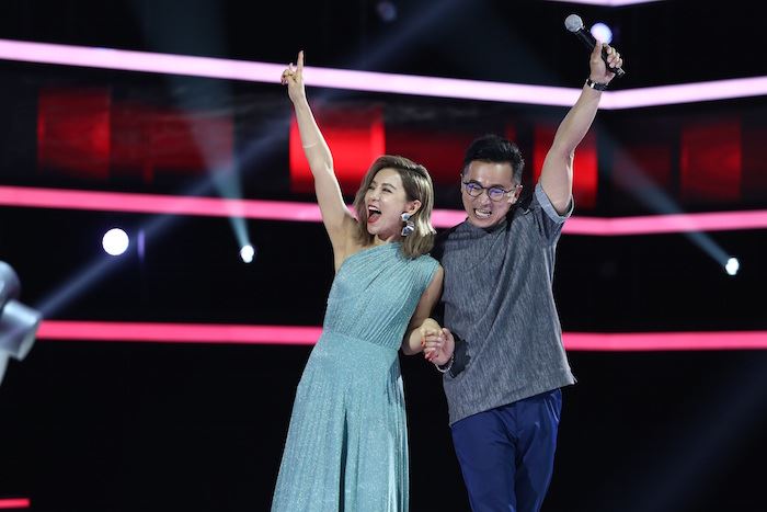 第四场盲选赛！香港空灵女声催泪全场 曹格和陈奂仁俩再陷抢学员之战