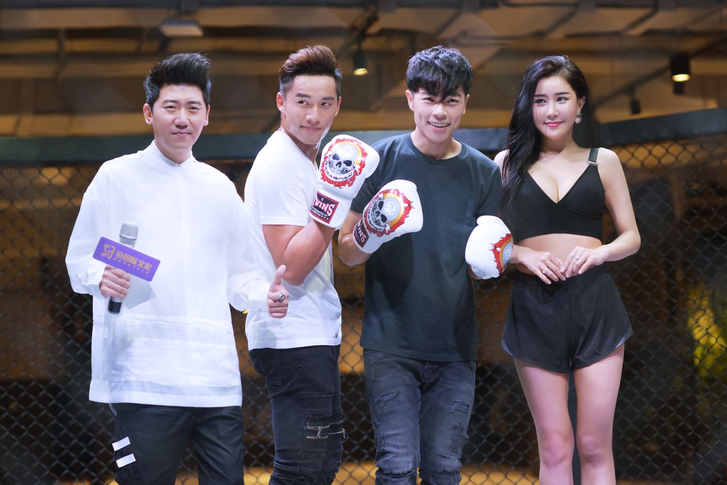东于哲出道9年首次亮相北京！上演双雄对决的fight show