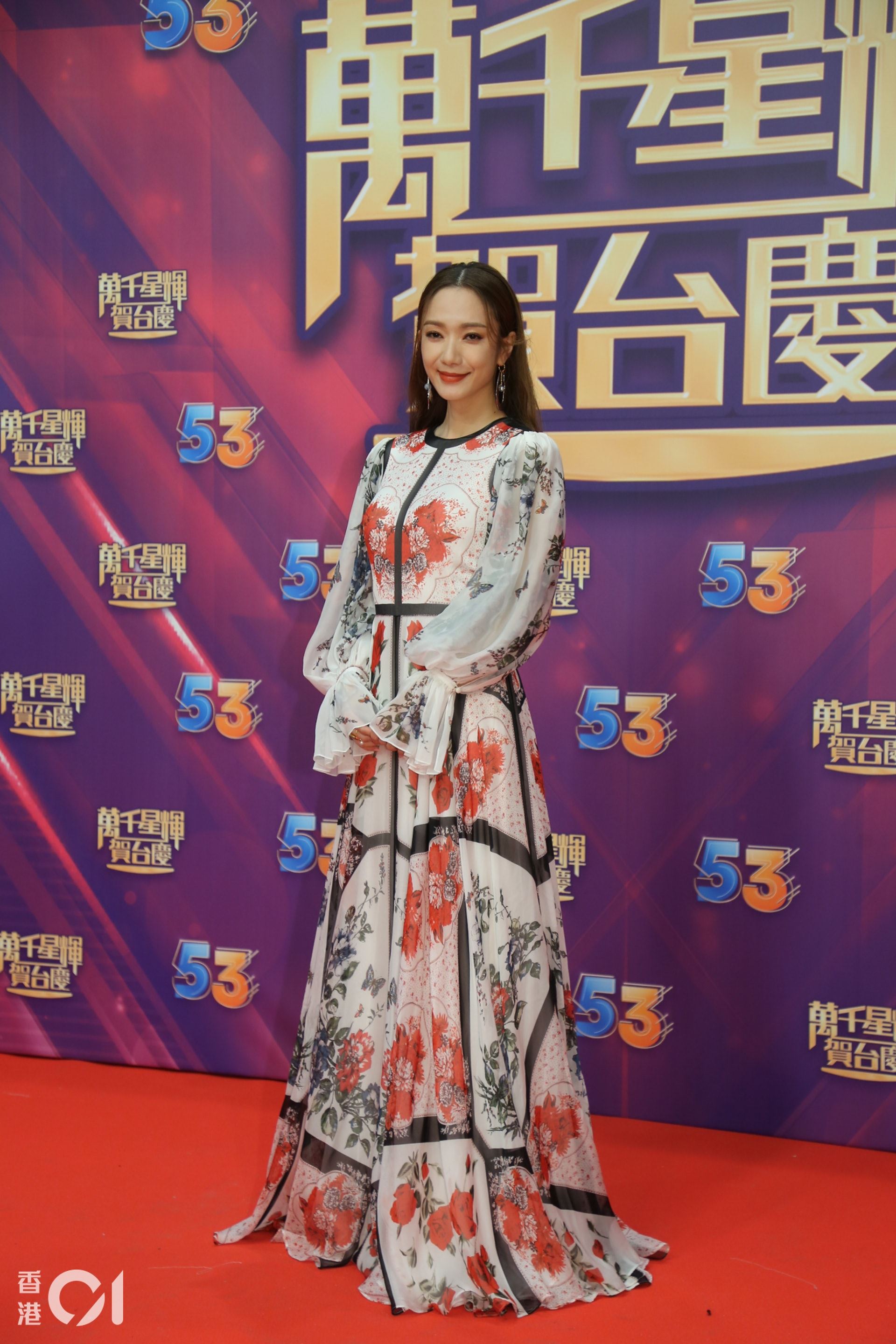 【多图】tvb台庆2020！一文看女艺人的战衣！张曦雯大秀长腿