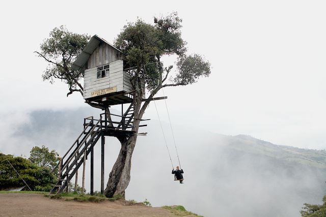在世界尽头荡秋千！到厄瓜多尔树屋感受悬崖边的绝美风景