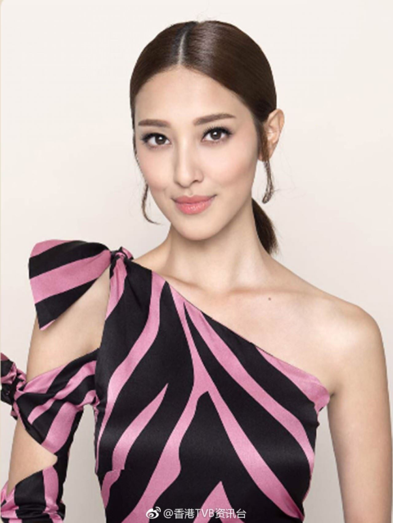 tvb艺人最新照出炉！胡定欣杨怡靓爆！马明女友黄心颖却...