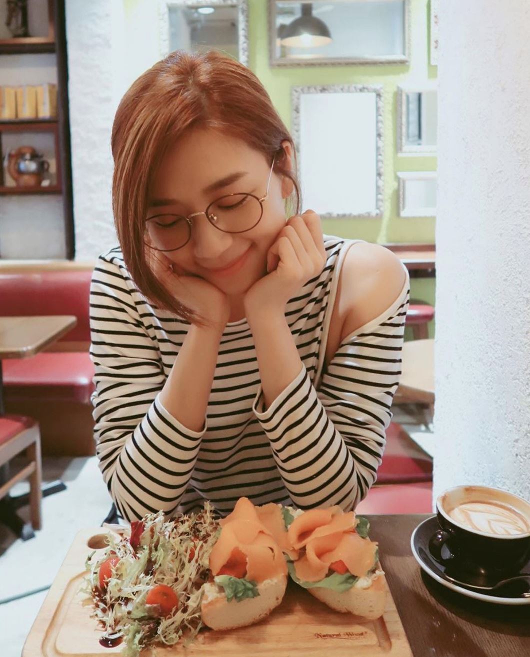 《金宵大厦》谭凯琪「眼镜娘」look被推爆！盘点tvb最靓眼镜娘