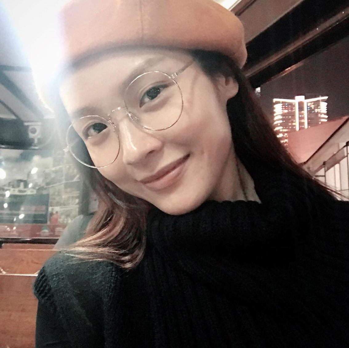 《金宵大厦》谭凯琪「眼镜娘」look被推爆！盘点tvb最靓眼镜娘