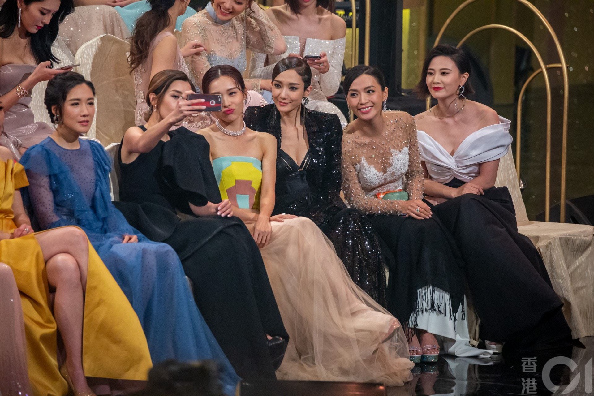 【万千星辉颁奖礼】镜头后的7大精彩画面！李佳芯拿奖后狂哭