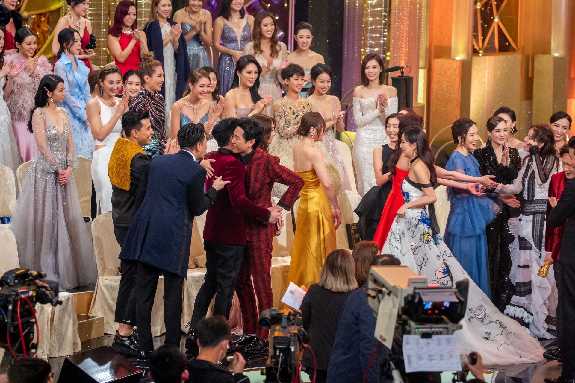 【万千星辉颁奖礼】镜头后的7大精彩画面！李佳芯拿奖后狂哭