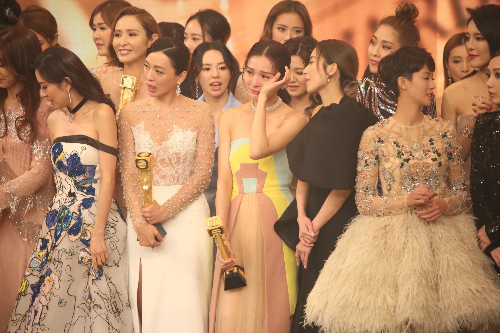 【万千星辉颁奖礼】镜头后的7大精彩画面！李佳芯拿奖后狂哭