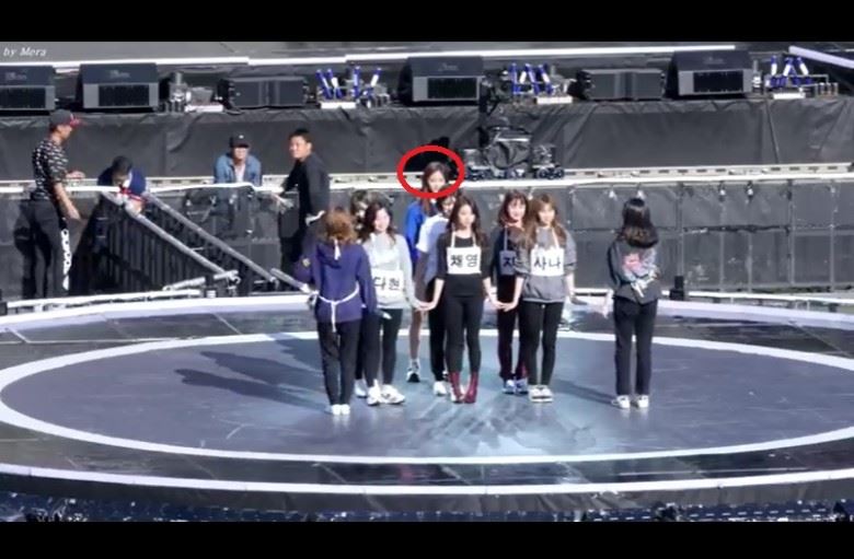 再度发育！twice年纪最小周子瑜竟比队友高半个头