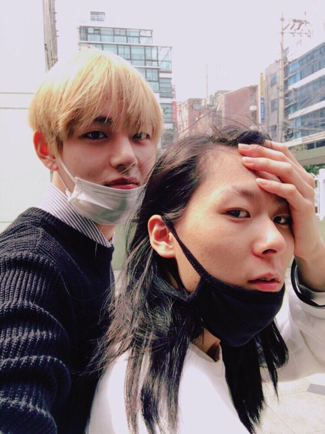 bts v 竟被抓包和长发女子用餐！粉丝开始人搜：没想到是她