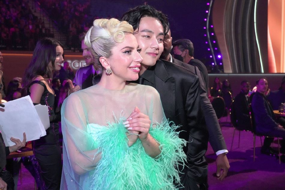 【多图】bts 金泰亨晒和lady gaga合照❗️网友惊喜：泰泰追星成功啦❤️