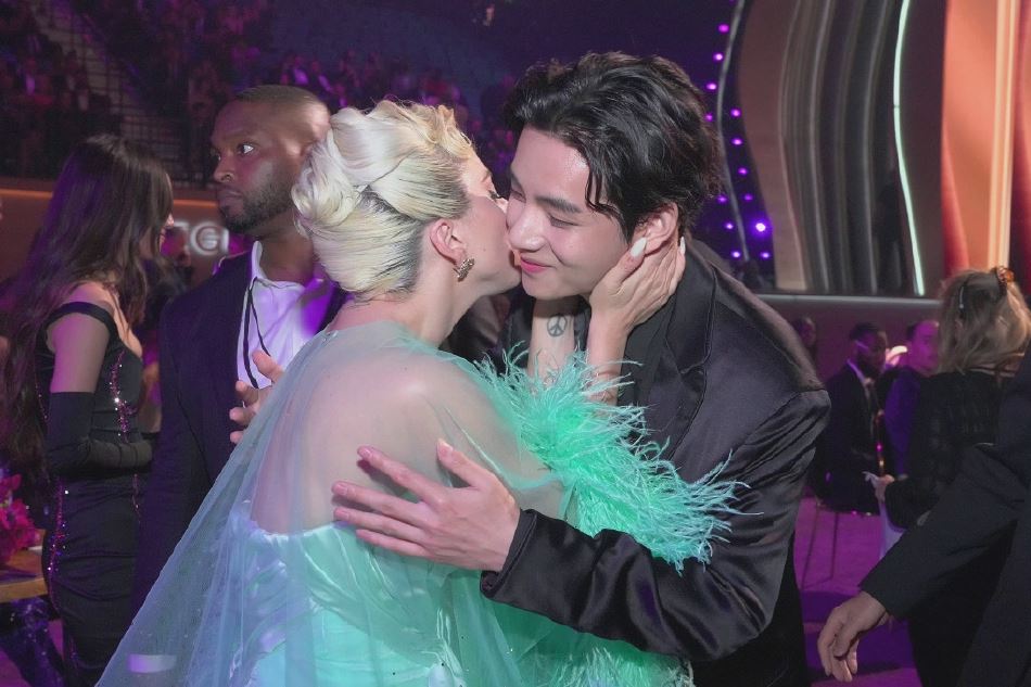 【多图】bts 金泰亨晒和lady gaga合照❗️网友惊喜：泰泰追星成功啦❤️