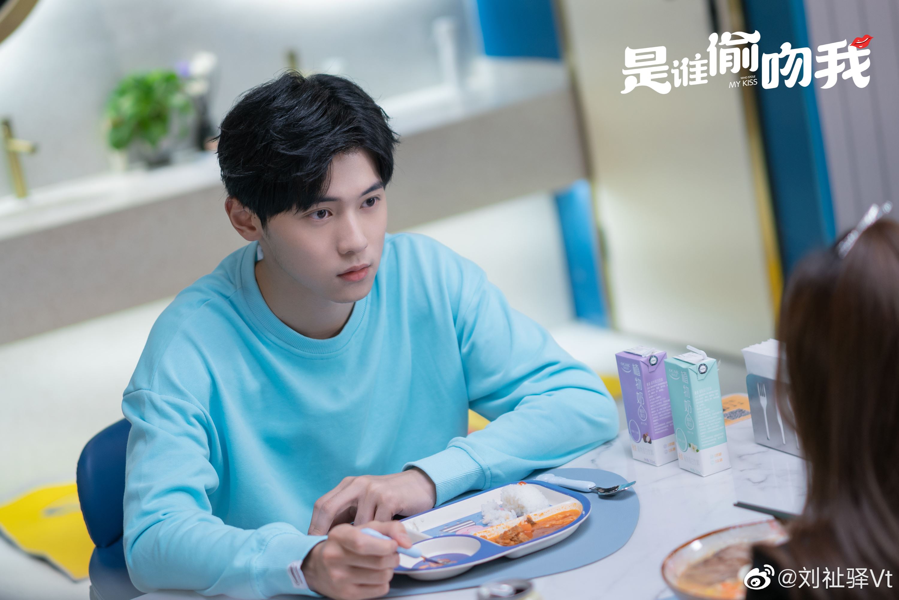 📺刘美含微短剧《是谁偷吻我》定档12月3日🔥四大男神成偷吻“嫌疑人”😆