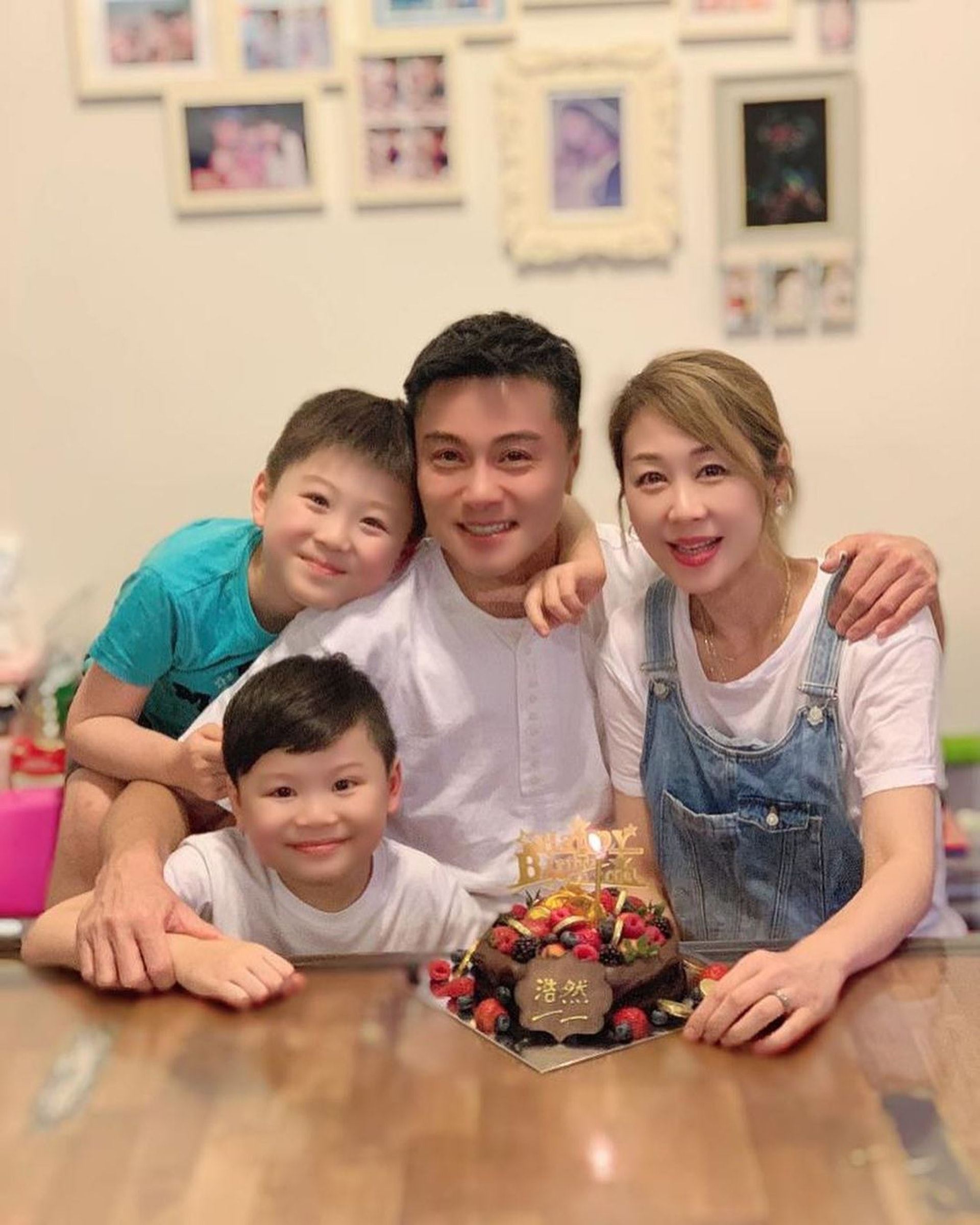 《家族荣耀》黄浩然现实不是渣男，而是爱妻号❗️和老婆结婚16年依旧甜蜜❤️