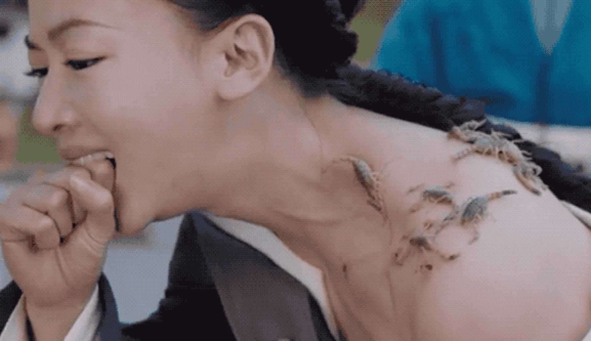 《皓镧传》吴谨言惊悚画面流出！肩膀爬满几十只真蝎子
