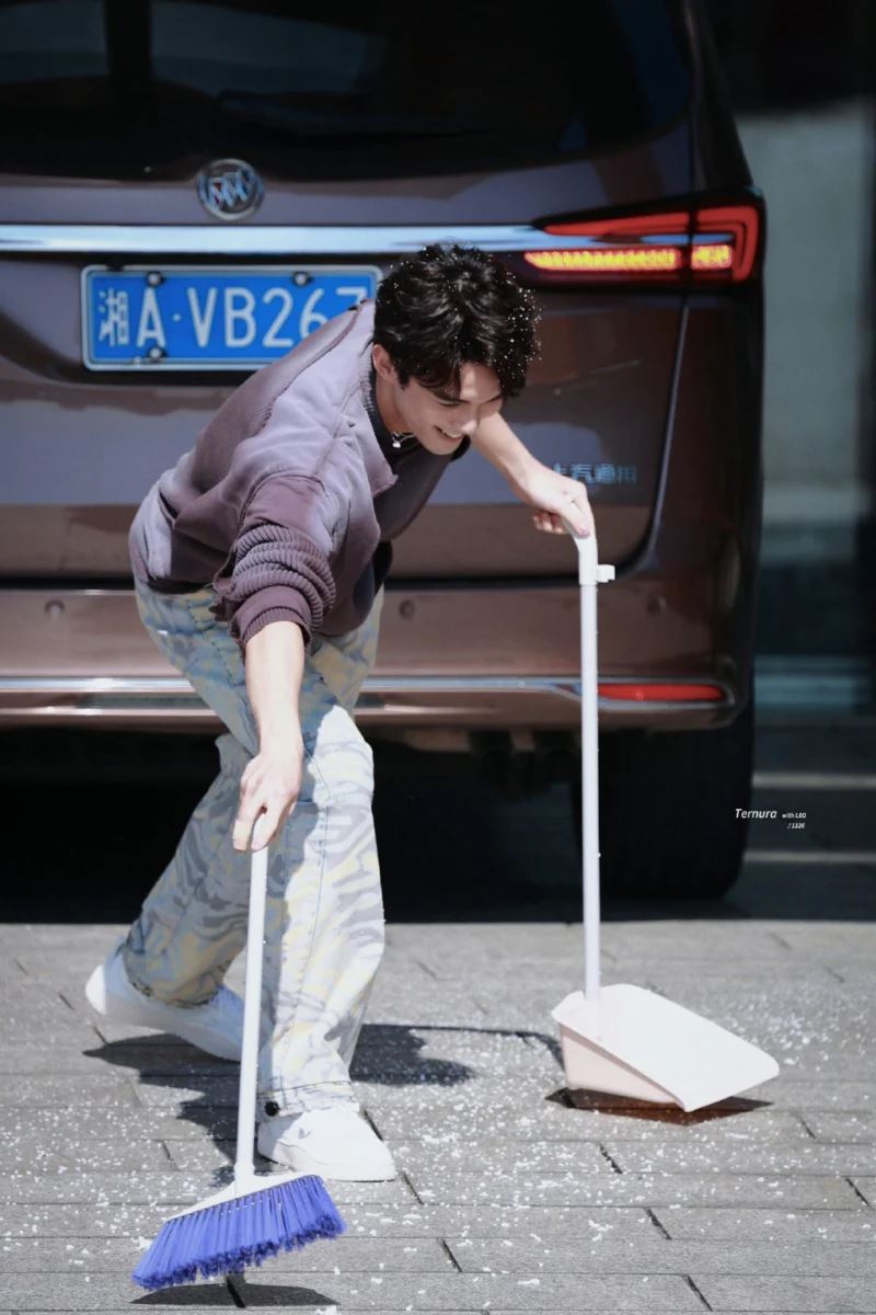 吴磊自制雪景超浪漫❄️浪漫后不忘回归现实被粉丝赞爆💗