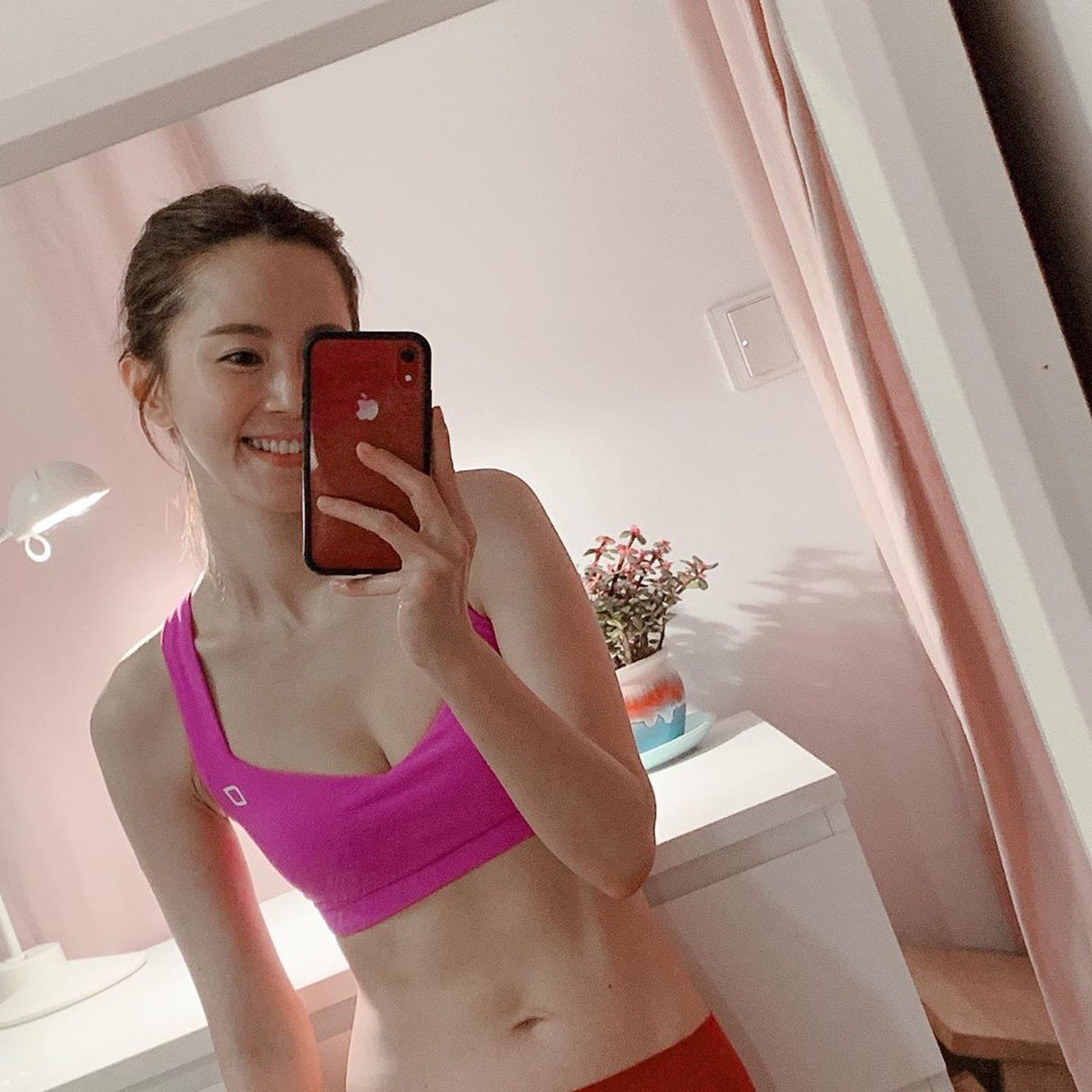 【多图】严选圈中10位拥有完美腹肌的女神！真的是天使脸孔魔鬼身材