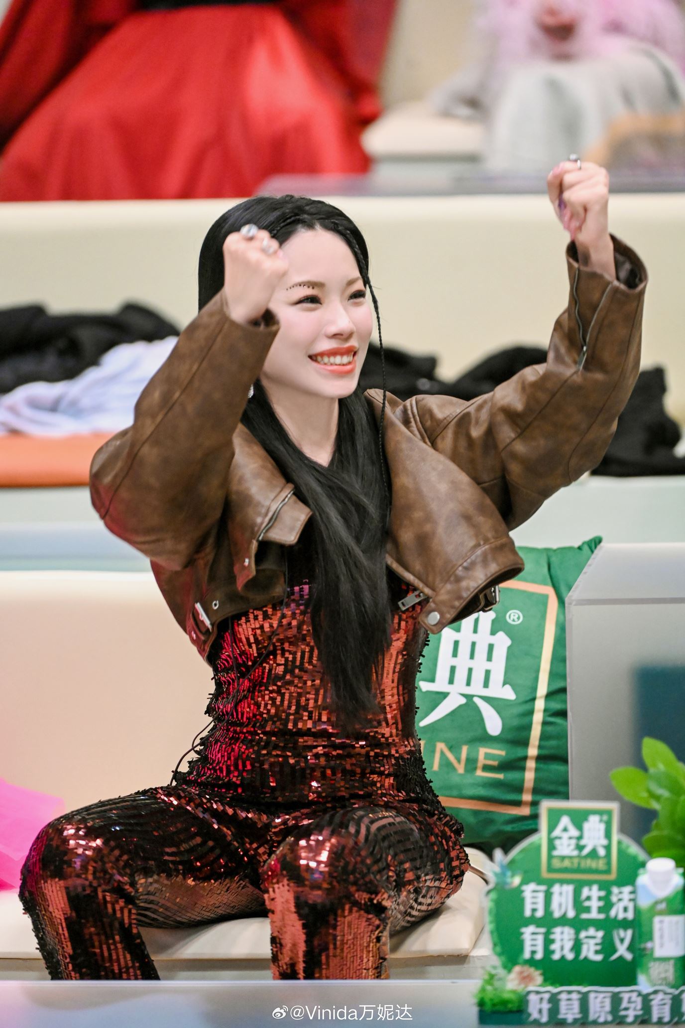 万妮达公演彩排出意外❗传「2米空中坠落」摔裂尾椎😱