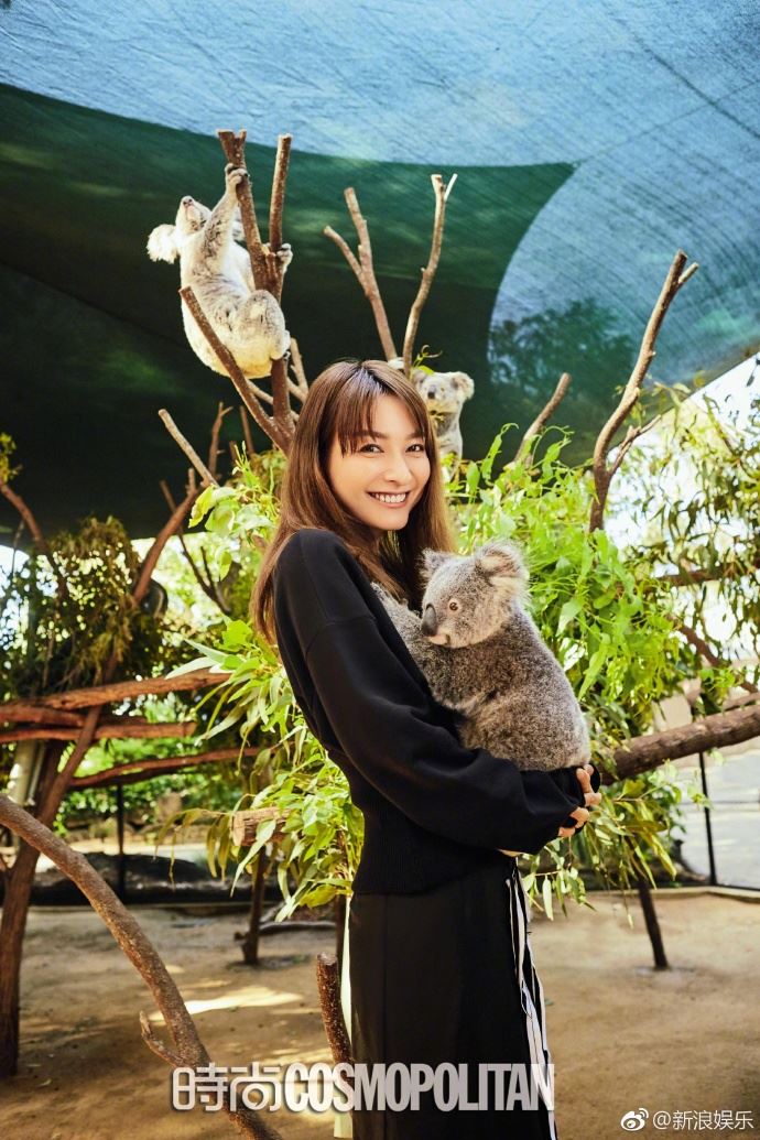 无尾熊夫妇合体！吴昕潘玮柏拍情侣封面又搂又抱超甜