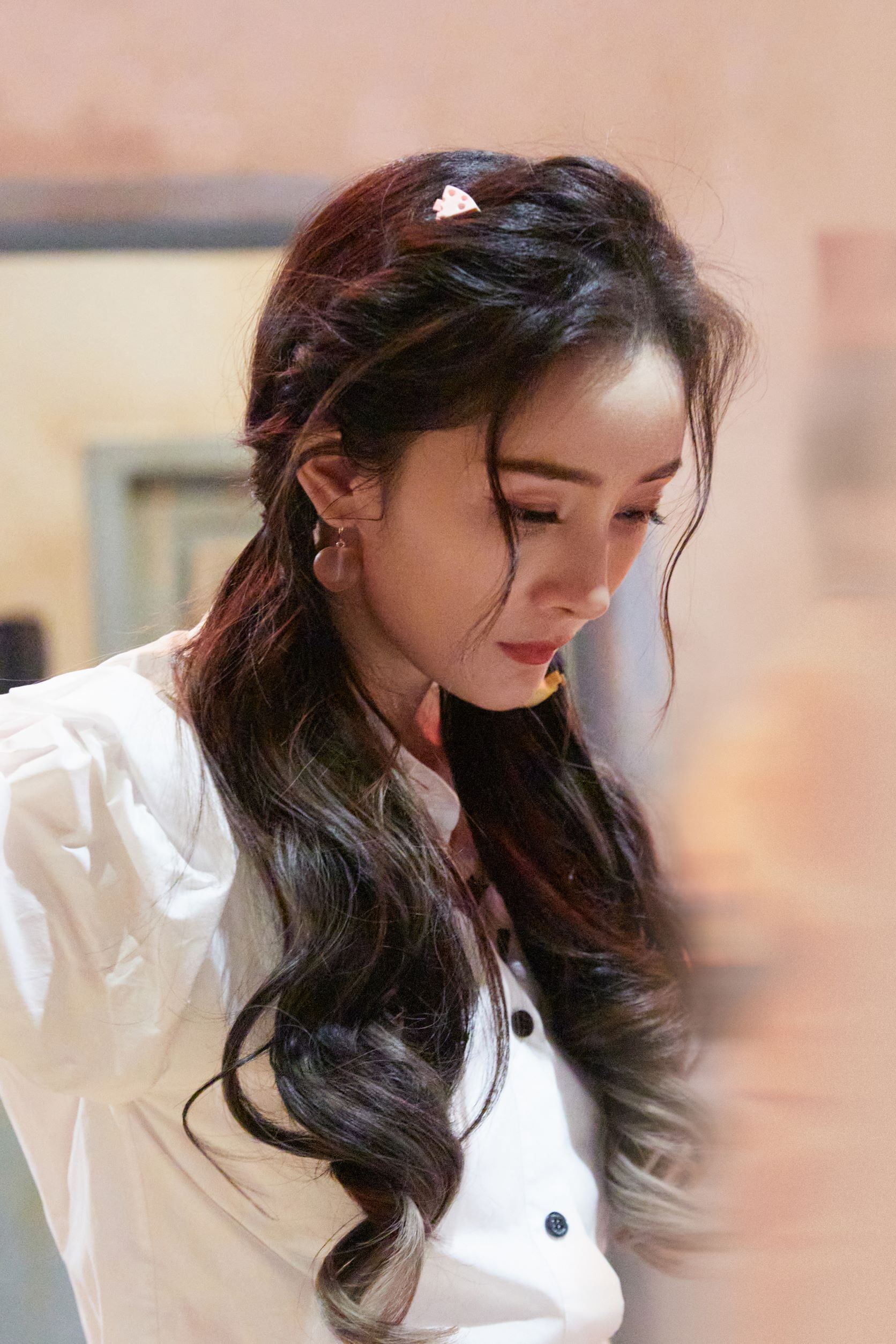 ✨杨幂重返密室大逃脱❗ 双马尾造型活力回归😍