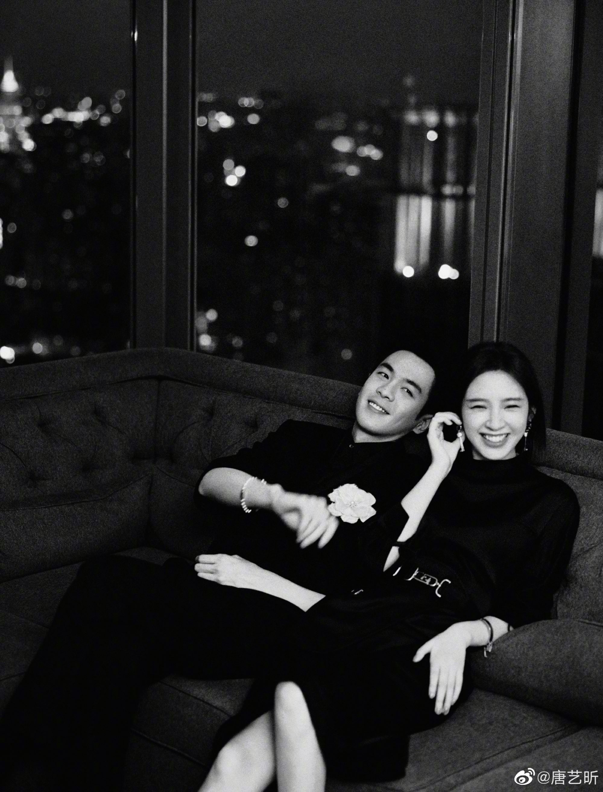 ✨张若昀唐艺昕合体出席活动🥰夫妻同框照好甜🐜🐜🐜