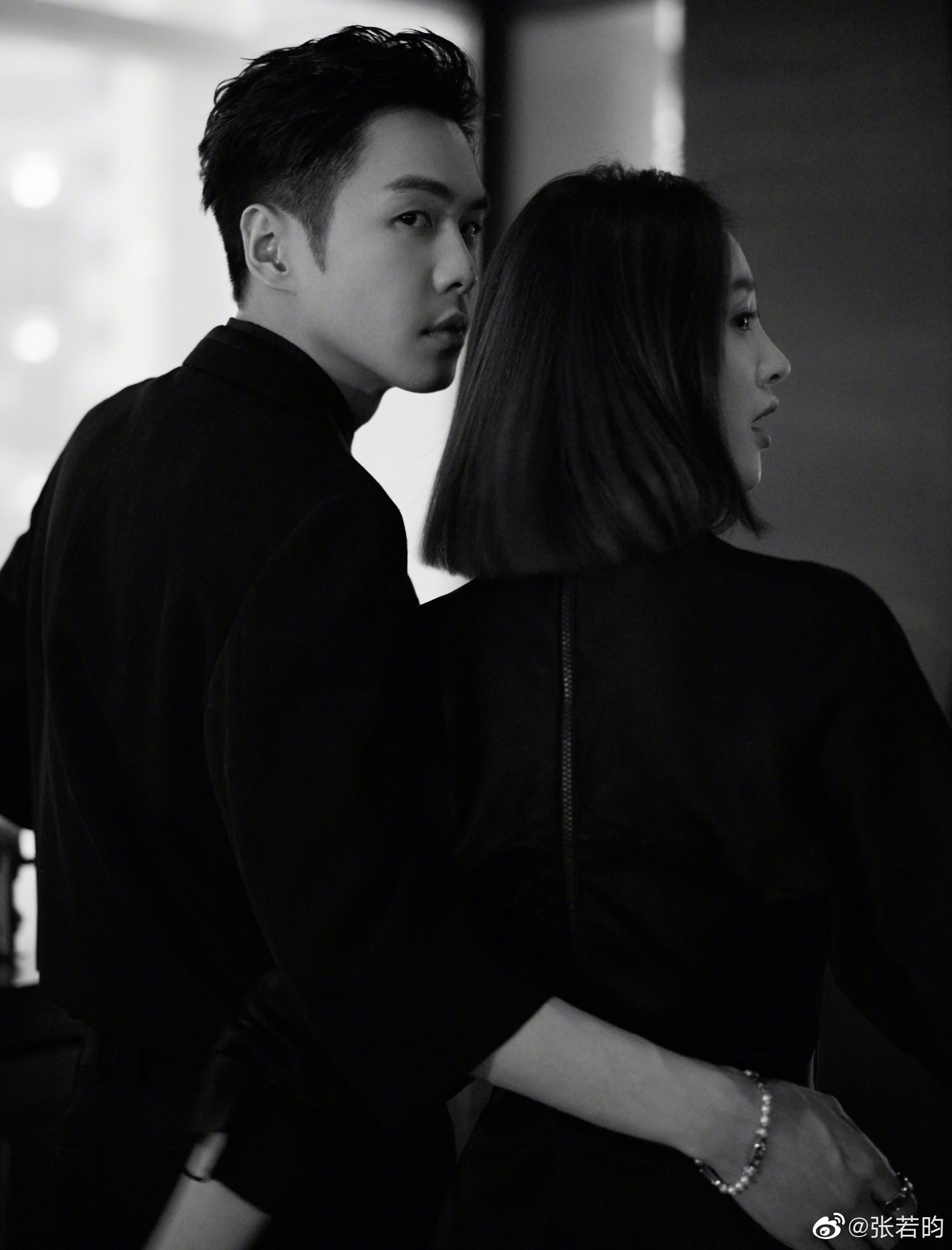 ✨张若昀唐艺昕合体出席活动🥰夫妻同框照好甜🐜🐜🐜