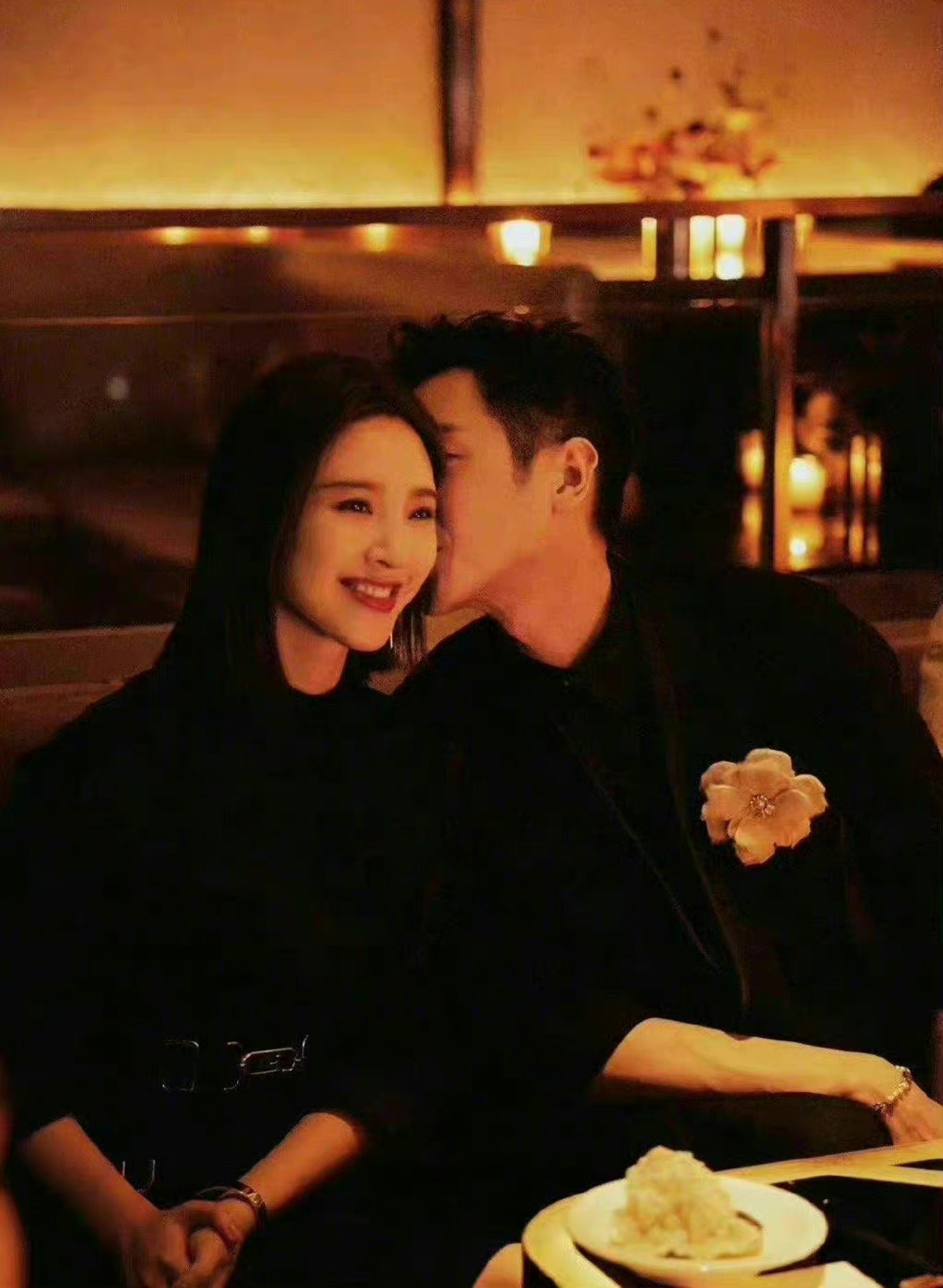 ✨张若昀唐艺昕合体出席活动🥰夫妻同框照好甜🐜🐜🐜