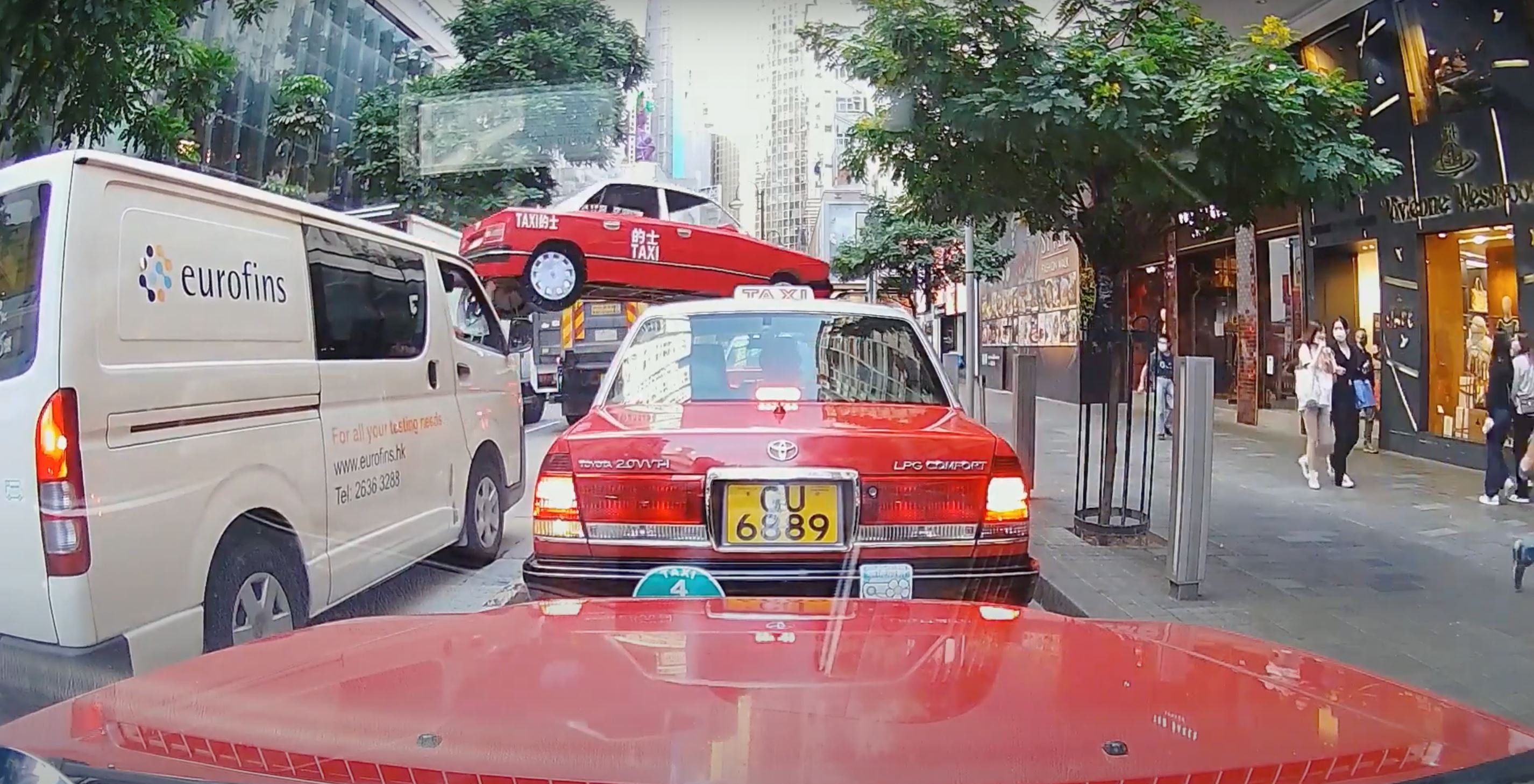 香港街道出现纸扎的士❗1比1还原大小🚕