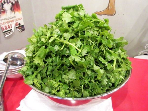 每个人眼里的臭菜竟然是宝！研究：多吃香菜能治「金鱼脑」