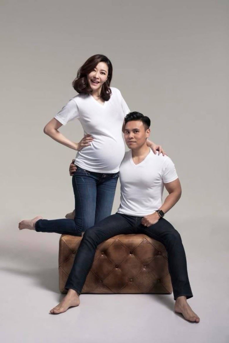 ［多图］熊黛林拍怀孕写真！大腹便便 四肢仍超纤瘦